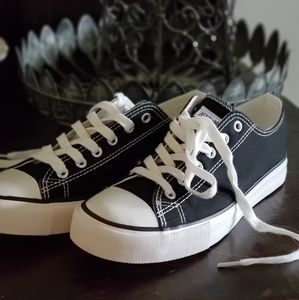 NWOT Jenn Ardor sneakers
